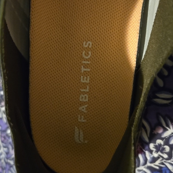 Fabletics black and peachy pink tennis shoes - Picture 5 of 8